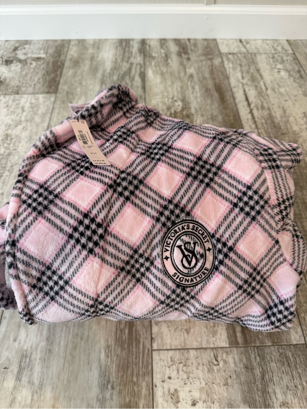 Victoria's Secret Pink and Black Plaid Fleece Robe